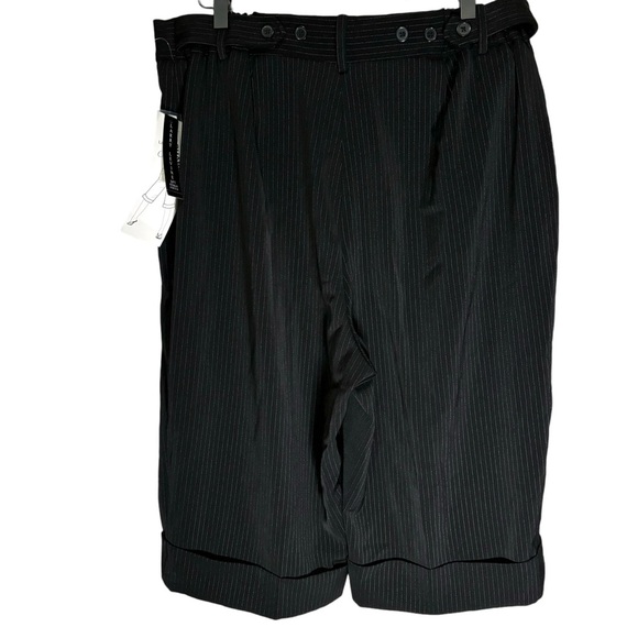 NWT Larry Levine Woman Stretch Pinstripe City Shorts Dress Up Going Out Size 20W - Picture 4 of 16